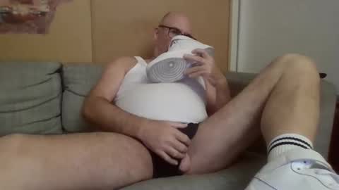 sneakerboy18 online show from September 24, 2025, 6:11 pm