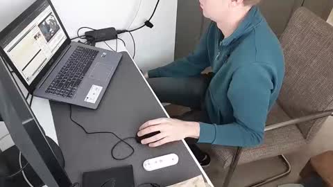 sneakerboy444 online show from October 24, 2025, 9:17 am