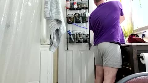 sneakypeteyo1 online show from April 6, 2026, 3:15 am