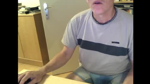 sneaxfreund online show from May 20, 2026, 11:44 pm
