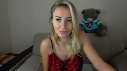 Snapshot of snezanablond chatting on February 13, 2025, 12:54 pm Sneja online show from February 13, 2025, 12:54 pm