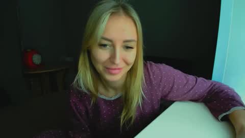 Snapshot of snezanablond chatting on February 24, 2025, 5:43 am Sneja online show from February 24, 2025, 5:43 am