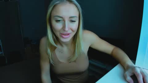 Snapshot of snezanablond chatting on February 24, 2025, 10:48 am Sneja online show from February 24, 2025, 10:48 am