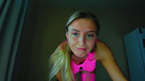 Snapshot of snezanablond chatting on February 27, 2025, 5:24 am Sneja online show from February 27, 2025, 5:24 am