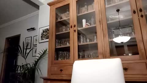 snoecks online show from February 26, 2026, 6:51 pm