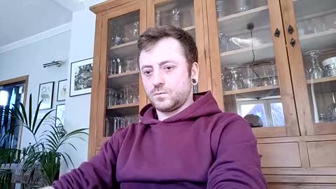 snoecks online show from March 15, 2026, 12:33 pm