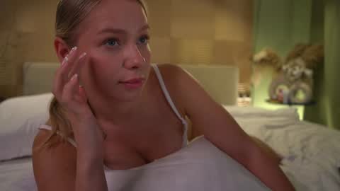 Candice Snow online show from December 13, 2024, 5:32 pm