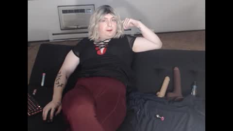 Snapshot of snowbunnytans chatting on December 3, 2024, 2:36 am SnowBunnyTessa online show from December 3, 2024, 2:36 am