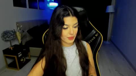 snowingwinter online show from December 4, 2025, 11:41 am