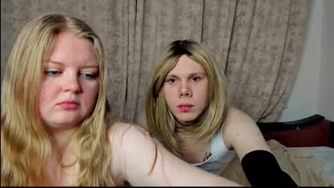 Snapshot of snowwgirll chatting on February 16, 2026, 12:40 am Snowwgirlls online show from February 16, 2026, 12:40 am