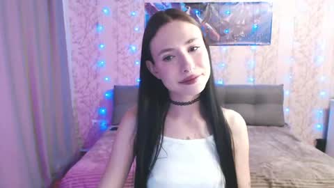 SnowWhate 00 online show from May 29, 2026, 7:12 pm