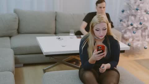 Snapshot of snowyphoenix chatting on December 15, 2025, 12:20 pm Snowy Bubbles online show from December 15, 2025, 12:20 pm