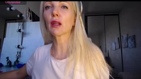 Monna online show from October 4, 2025, 11:08 am