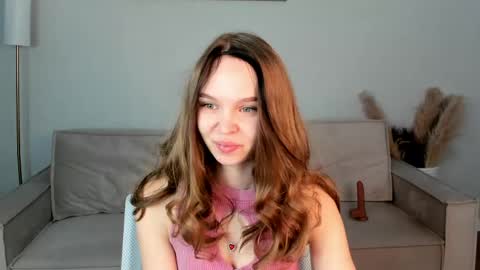 Sofa online show from April 20, 2026, 1:08 am