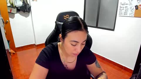 Snapshot of sofhya_jay9 chatting on September 12, 2025, 3:39 am Evainked online show from September 12, 2025, 3:39 am