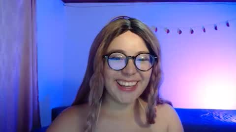 Sofi Lynch online show from November 5, 2025, 5:18 am