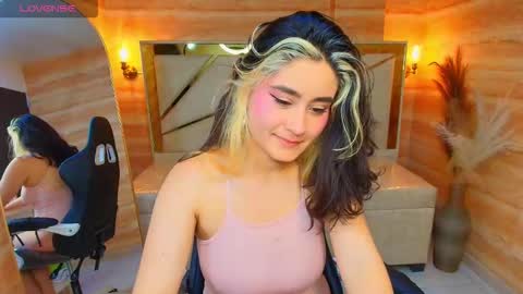 sofi_r_ online show from November 30, 2025, 1:26 pm