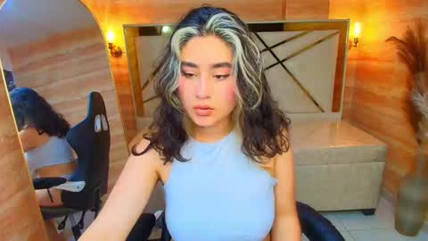 sofi_r_ online show from December 4, 2025, 7:55 pm