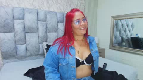 sofia gutierrez   online show from September 15, 2025, 2:55 am