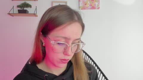 Snapshot of sofia_palacios_ chatting on December 5, 2024, 2:42 am online show from December 5, 2024, 2:42 am