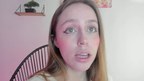 Snapshot of sofia_palacios_ chatting on December 10, 2024, 2:38 am online show from December 10, 2024, 2:38 am