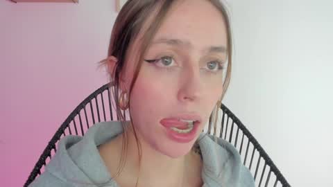 Snapshot of sofia_palacios_ chatting on December 18, 2024, 5:48 am online show from December 18, 2024, 5:48 am