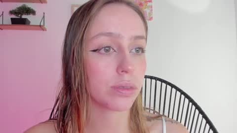 Snapshot of sofia_palacios_ chatting on December 19, 2024, 2:56 am online show from December 19, 2024, 2:56 am