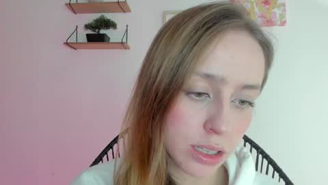 Snapshot of sofia_palacios_ chatting on December 22, 2024, 4:17 am online show from December 22, 2024, 4:17 am