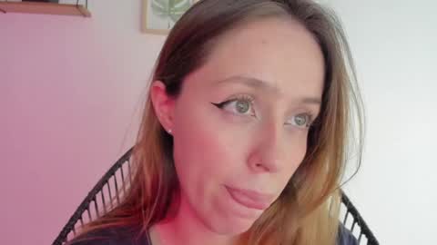 Snapshot of sofia_palacios_ chatting on December 27, 2024, 6:14 am online show from December 27, 2024, 6:14 am