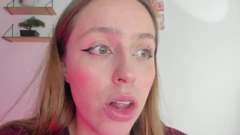 Snapshot of sofia_palacios_ chatting on December 30, 2024, 5:58 am online show from December 30, 2024, 5:58 am