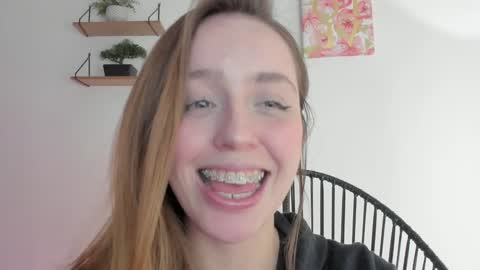 Snapshot of sofia_palacios_ chatting on January 9, 2025, 2:43 am online show from January 9, 2025, 2:43 am