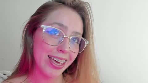 Snapshot of sofia_palacios_ chatting on February 6, 2025, 7:35 am online show from February 6, 2025, 7:35 am