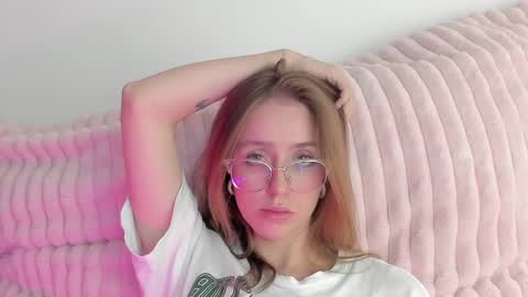 Snapshot of sofia_palacios_ chatting on February 14, 2025, 6:34 am online show from February 14, 2025, 6:34 am