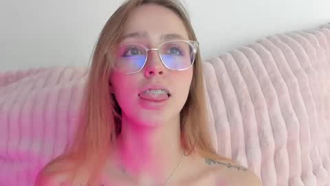 Snapshot of sofia_palacios_ chatting on February 15, 2025, 7:06 am online show from February 15, 2025, 7:06 am