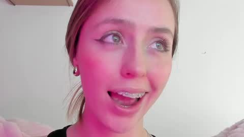 Snapshot of sofia_palacios_ chatting on February 16, 2025, 6:54 am online show from February 16, 2025, 6:54 am