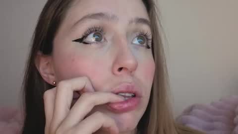 Snapshot of sofia_palacios_ chatting on October 1, 2025, 3:45 am online show from October 1, 2025, 3:45 am