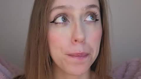 Snapshot of sofia_palacios_ chatting on October 8, 2025, 3:59 am online show from October 8, 2025, 3:59 am