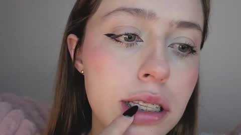 Snapshot of sofia_palacios_ chatting on October 26, 2025, 3:45 am online show from October 26, 2025, 3:45 am