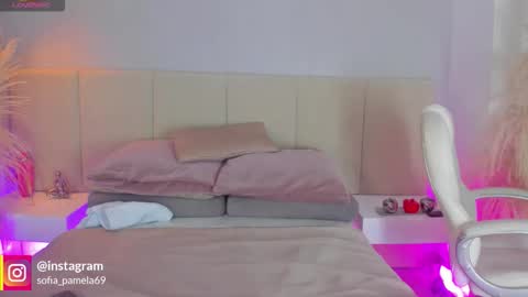 Snapshot of sofia_pamela chatting on November 8, 2025, 6:51 pm SOFIA PAMELA online show from November 8, 2025, 6:51 pm