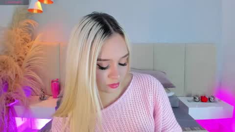 Snapshot of sofia_pamela chatting on December 1, 2025, 7:19 pm SOFIA PAMELA online show from December 1, 2025, 7:19 pm