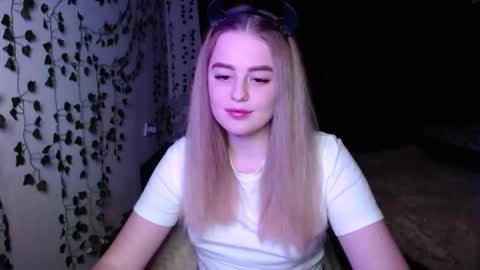 sofia_rosemary online show from March 6, 2025, 5:11 pm