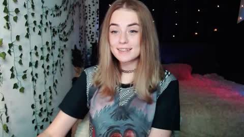 sofia_rosemary online show from September 11, 2025, 12:16 pm
