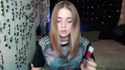 sofia_rosemary online show from September 17, 2025, 1:13 pm