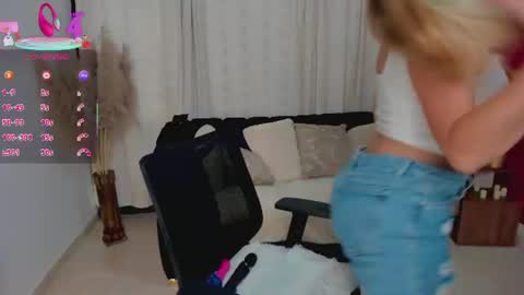 sofia_velvetx online show from June 22, 2026, 2:47 pm