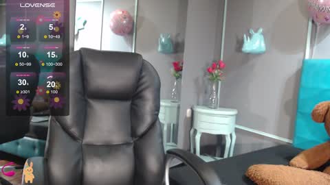 Sofa online show from February 6, 2025, 2:15 pm