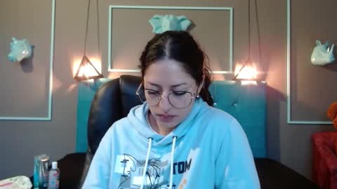 Sofa online show from September 11, 2025, 11:10 am