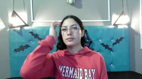 Sofa online show from October 23, 2025, 11:20 am