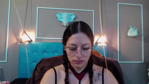 Sofa online show from November 8, 2025, 11:10 am