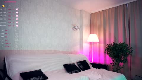 Snapshot of sofiabruno chatting on December 9, 2024, 8:44 am Hi My name is Sofia Welcome to my room Please thumbs up - its important online show from December 9, 2024, 8:44 am