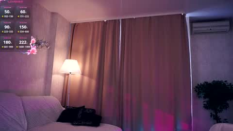 Snapshot of sofiabruno chatting on March 7, 2025, 8:34 am Hi My name is Sofia Welcome to my room Please thumbs up - its important online show from March 7, 2025, 8:34 am